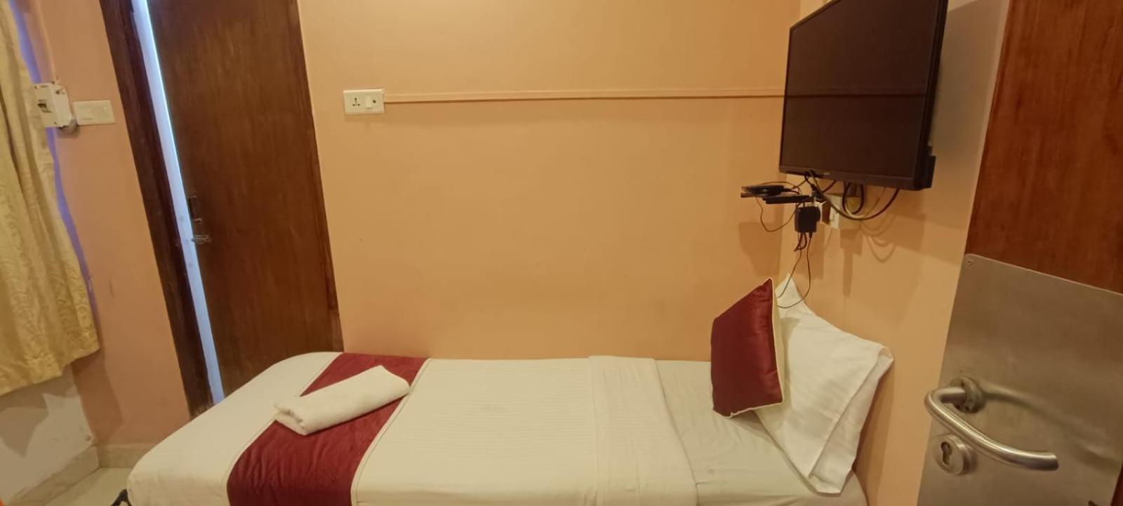 Naksha Tree Hotels Kishore Inn - Koyambedu Chennai Exterior photo
